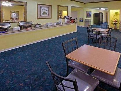 Value Lodge Браунвуд Экстерьер фото